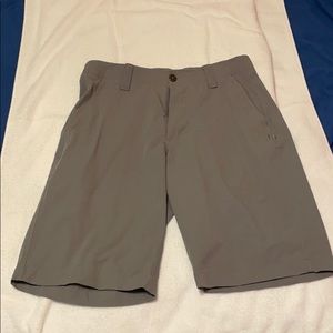 Men's Under Armour Golf Shorts. (FITS LIKE 28IN.)